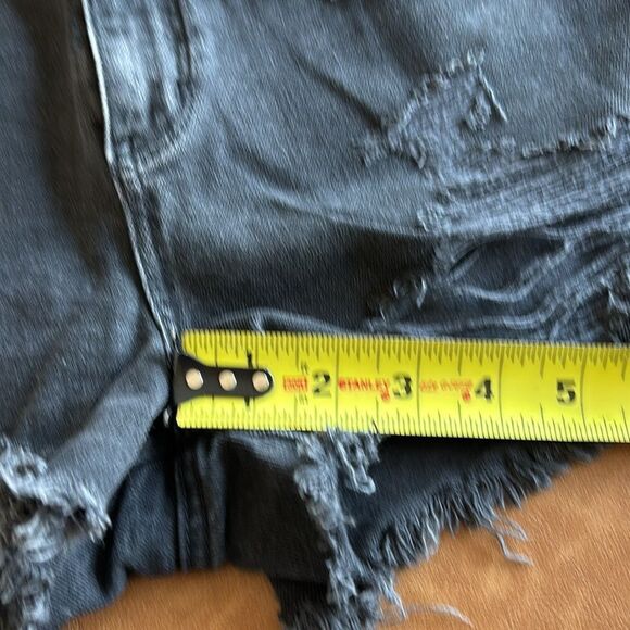 American Eagle Black Distressed Mom Jean Shorts size 2 - Picture 5 of 8